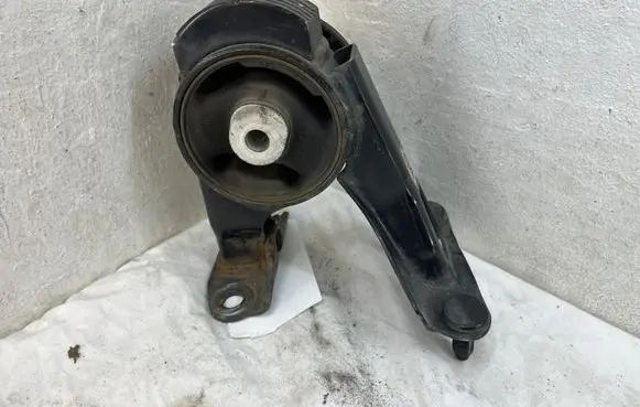 Toyota Prius (XW30) Engine mount bracket 1T081602