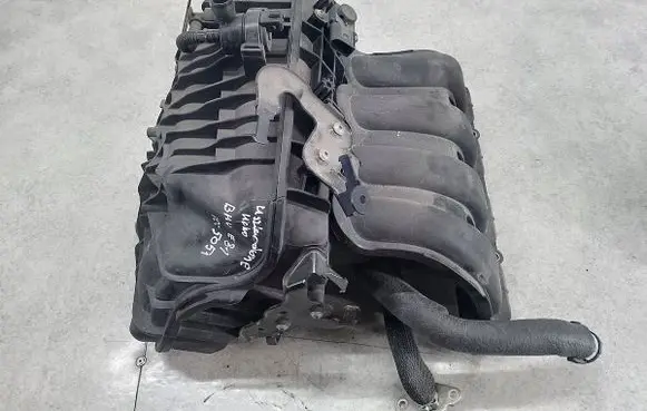 BMW 1 E81 E87 Intake manifold 