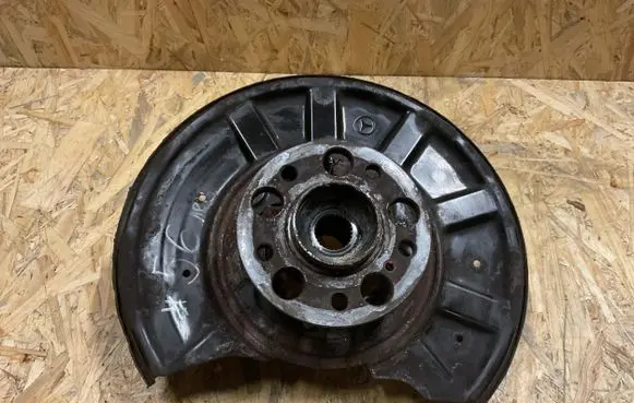 Mercedes-Benz E W212 Rear wheel hub 