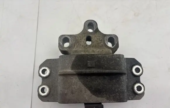 Skoda Octavia Mk2 (1Z) Engine mount bracket 1K0199555