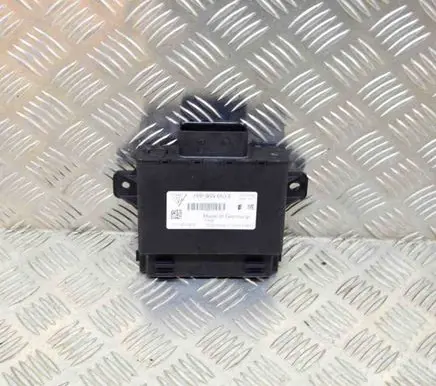 Volkswagen Touareg II Current control relay 7PP959663E