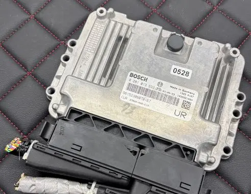 Honda CR-V Engine control unit/module 0281013633 1039S21664 37820R06E15