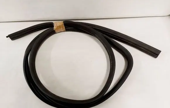 Nissan Qashqai Rubber seal front door (on door) 