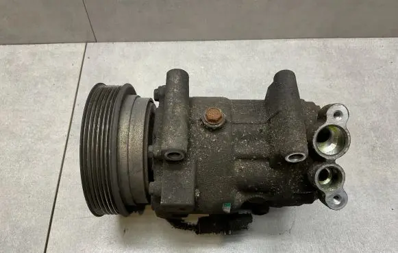 Nissan Juke I F15 Air conditioning (A/C) compressor (pump) 92600AZ74A