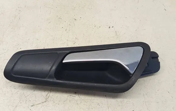 Volkswagen PASSAT B6 Front door interior handle 3C2837113