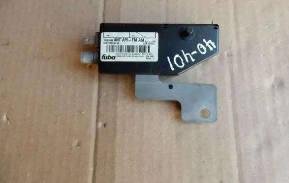 Mercedes-Benz ML W163 Aerial antenna amplifier A1638200089 MERCEDESBENZ 40401