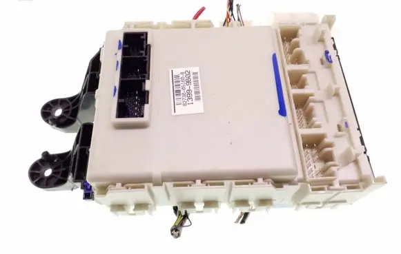 Toyota Avensis T270 Fuse module 8273005160B 8273005160