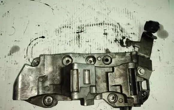 BMW 5 F10 F11 Generator/alternator bracket 8506863