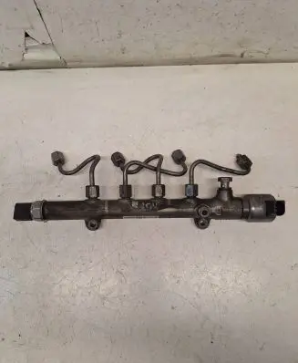 Mercedes-Benz C W204 Fuel main line pipe A6510700495 R9144Z240A 9307Z521A