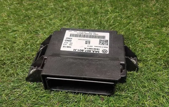 Volkswagen PASSAT B7 Hand brake control module 3AA907801H