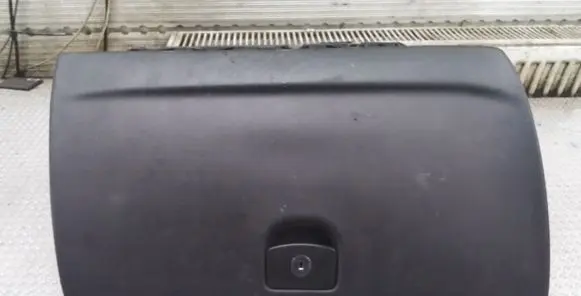 Peugeot 407 Glove box