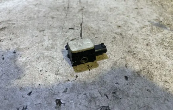 Mercedes-Benz ML W164 Airbag deployment crash/impact sensor 0038202826 403256 060207