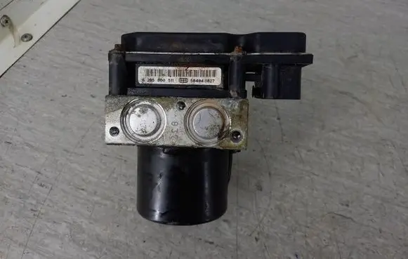 Volkswagen Polo IV 9N3 ABS Pump 