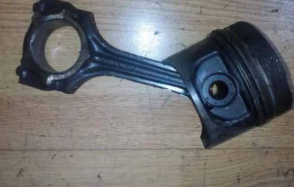 Mercedes-Benz E W124 Piston with connecting rod