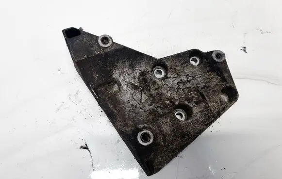 BMW 5 E39 Engine mounting bracket 