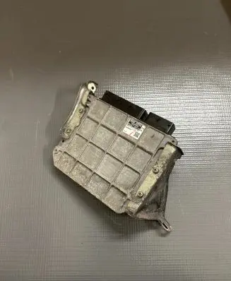 Toyota Avensis T270 Engine control unit/module 8966105F20 MB2759004732