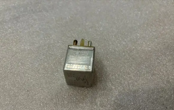 Mercedes-Benz E W124 Other relay 0015420219 A0015420219