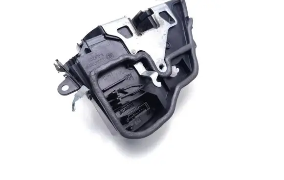 BMW 1 E81 E87 Front door lock 7202145 A053702