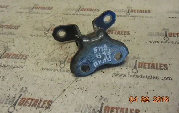 Toyota Avensis T270 Front door lower hinge 
