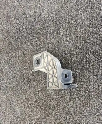 Headlight/headlamp mounting bracket