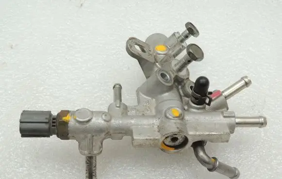 Mazda 6 Fuel distributor SH011327X