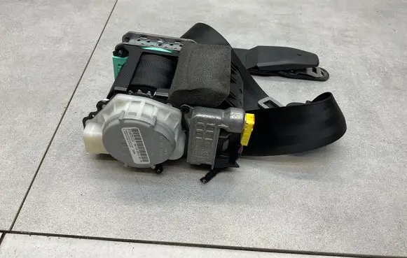 Audi A4 S4 B8 8K Front seatbelt 071AF5V1CW
