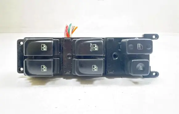 Hyundai Sonata Electric window control switch 202004436