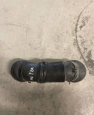 Skoda Octavia Mk2 (1Z) Air intake hose/pipe 446149 1K0129684L