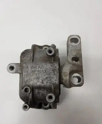 Volkswagen PASSAT B7 Engine mount bracket 1K0199262C