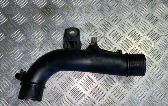 Toyota Corolla Verso AR10 Intercooler hose/pipe 173620R011