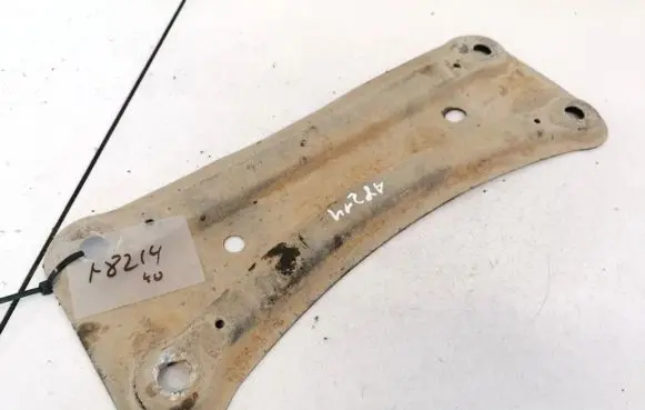 Volvo S60 Engine mounting bracket
