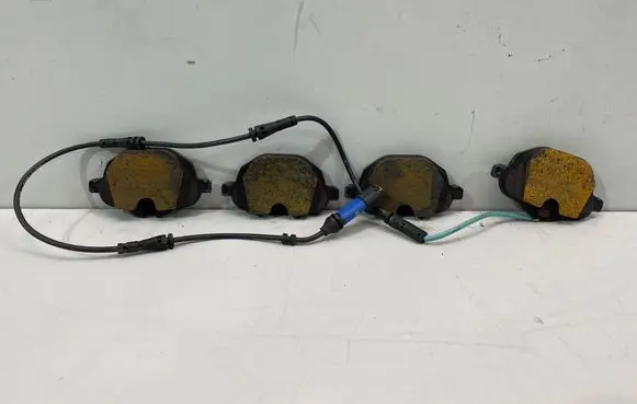 BMW 5 G30 G31 G38 Brake pads (rear) 6892640 6892641
