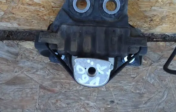 Volvo V60 Engine mount bracket 26008 80093