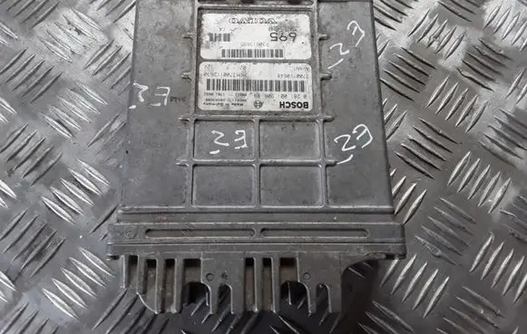 Volvo S40, V40 Engine control unit/module 0281001906 7700110648 HOM7700112630