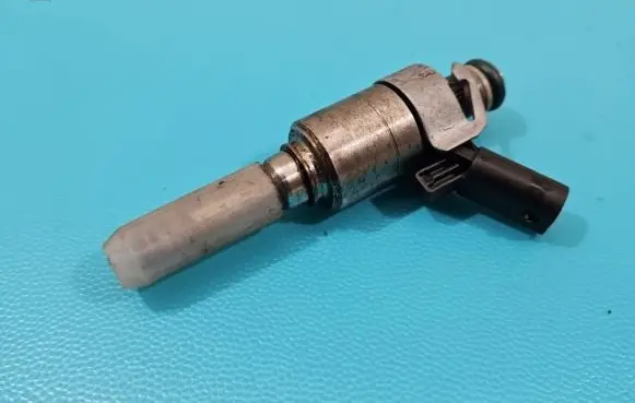 Audi A4 S4 B8 8K Fuel injector 0261500074 IMPRK1404011