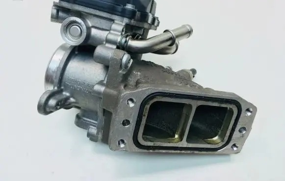 Volkswagen Golf VII Throttle valve 04L128063B