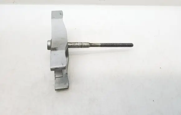 Volkswagen Touran III Fuel Injector clamp holder 04L216