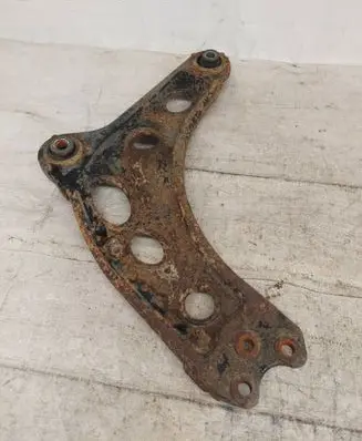Opel Vivaro Front lower control arm/wishbone 8200395007