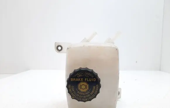 Brake fluid reservoir
