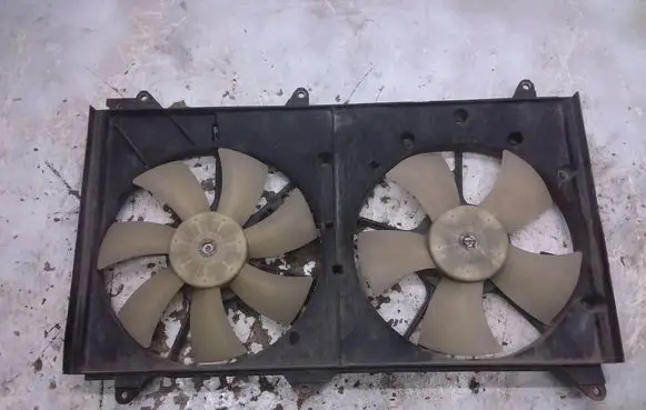 Toyota Avensis Verso Fan set 
