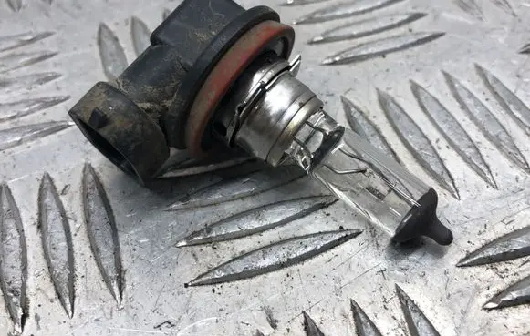 BMW 5 E60 E61 Fog light bulb 64212