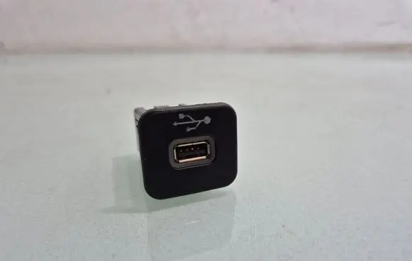 Jeep Renegade USB socket connector 