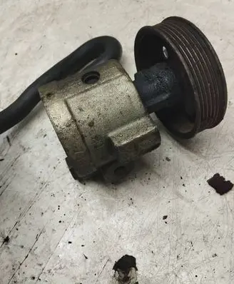 Renault Megane I Power steering pump 7700840106 26046186 7700840801C