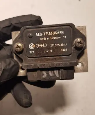 Volkswagen Golf II Ignition amplifier control unit 211905351J