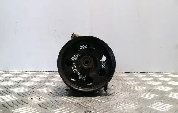 Ford Focus Power steering pump XS4E3A733AC