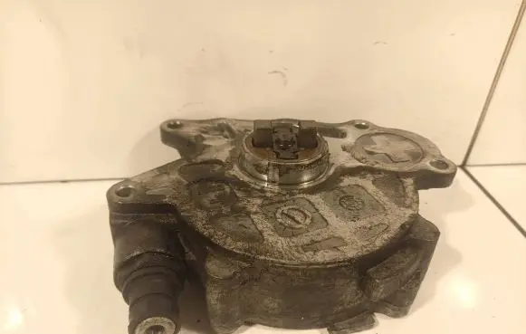 Audi A3 S3 A3 Sportback 8P Vacuum pump 03L145100G