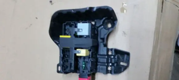 Peugeot 208 Fuse module 9812661980