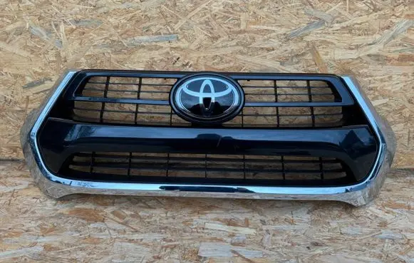 Toyota Hilux VIII Front bumper upper radiator grill 531110KB30 531000KK21 531000KK11