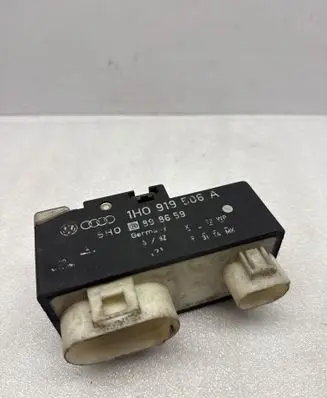 Volkswagen PASSAT B3 Coolant fan relay 1H0919506A 898659