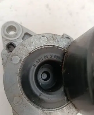 Infiniti M30 Alternator belt tensioner R021104S080